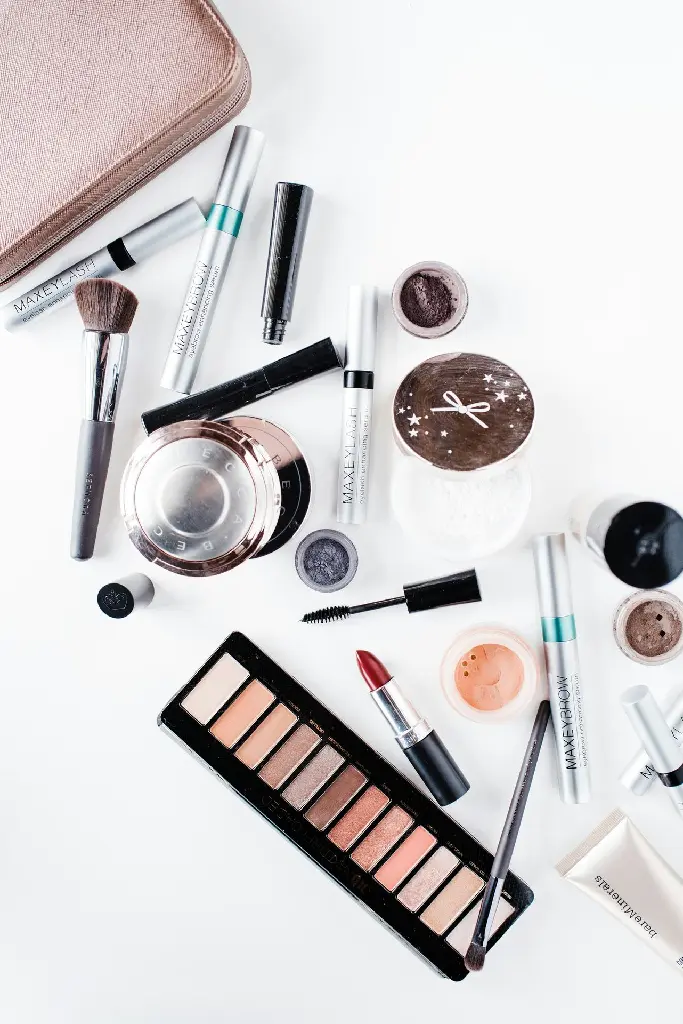 unsplash_wsCwj455vh0_maquillage.webp